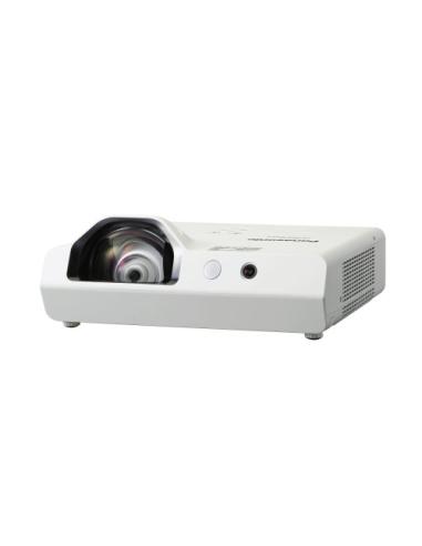 PANASONIC PROYECTOR (PT-TW381R) SHORT THROW / BRILLO 3300 / TECNOLOGÍA 3LCD / RESOLUCIÓN WXGA / ÓPTICA 0.46:1 / 1LAMP / UP TO 20